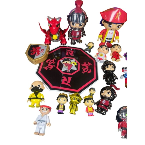 Ryan’s World Giant Mystery Chest Lot Figures Accessories Dragon Pirate Knight - Picture 2 of 14